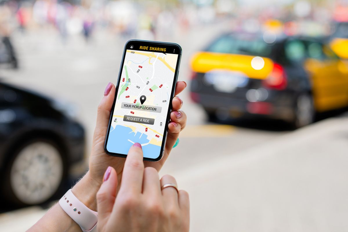 Kenapa Sewa Mobil Harian di Jogja Lebih Praktis daripada Transportasi Online?